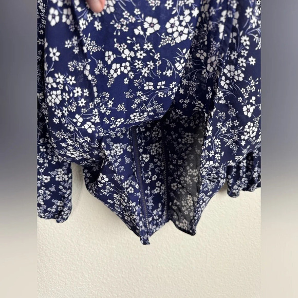 Collective Concepts Blue Floral Long Sleeve Flowy Top Size Small - Picture 11 of 12